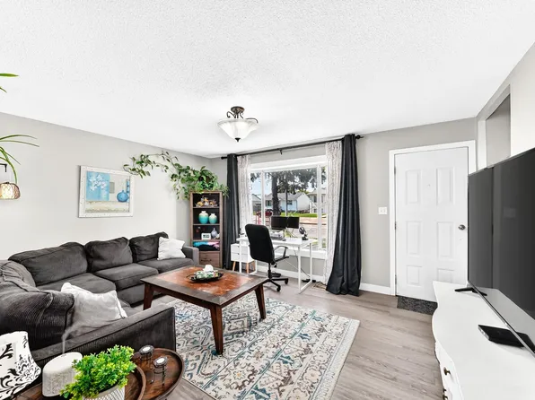 9911 163rd St NW, Edmonton, AB T5P 3N3