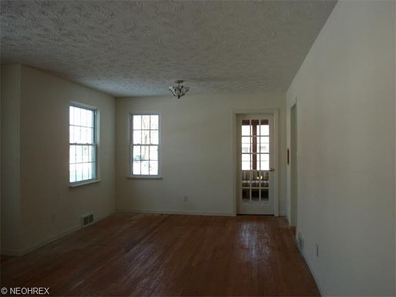 3rd image of 101 Columbia Ave