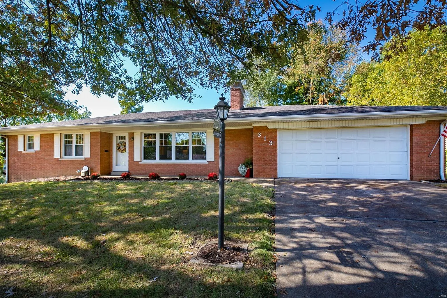 313 Woodberry Ln photo 1