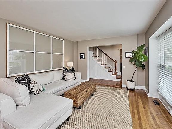 5th image of 702 Montmartre Dr