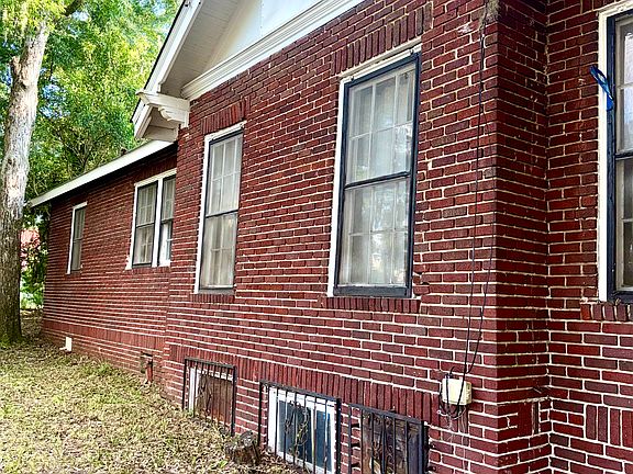 3rd image of 704 Selma Ave