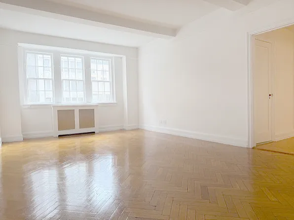 37 W 72nd St APT 5A, New York, NY 10023