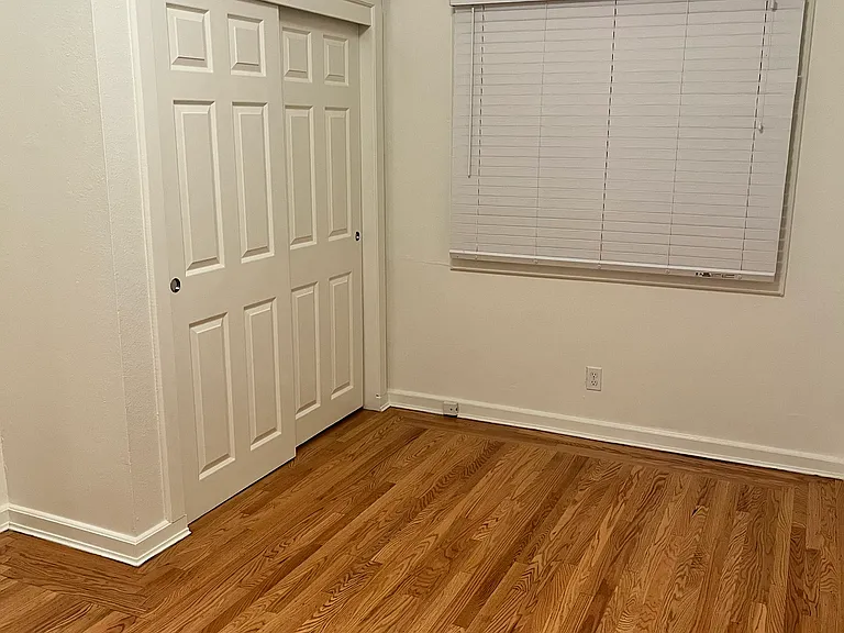 4022 Broadway — Photo 22