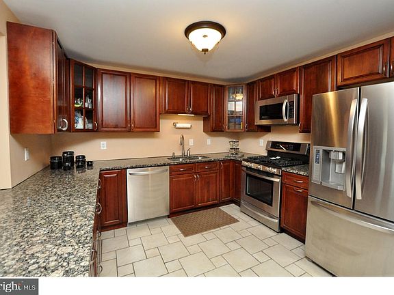 5th image of 417 Pennington Dr