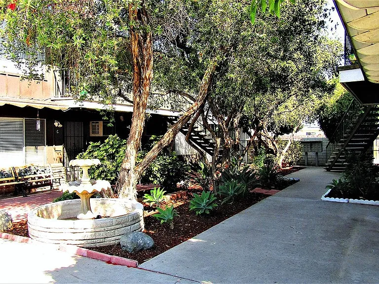 Town and Country Garden Apartments — Photo 9