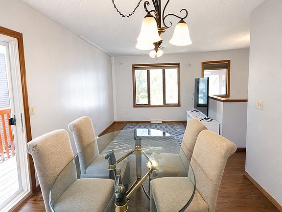 4th image of 301 Aster Dr