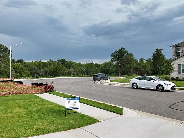 1812 Lorant Ln — Photo 24