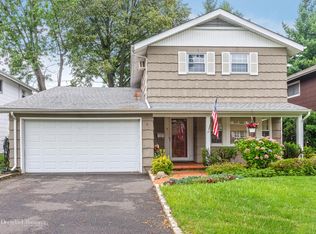 6 Dock Ln, Port Washington, NY 11050