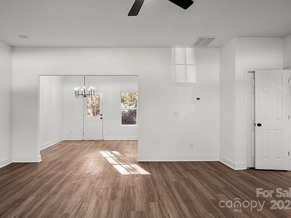 5th image of 2533 Meadow Crossing Dr