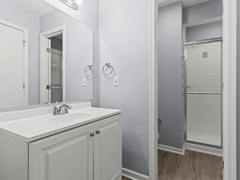 14501 S Village Dr — Photo 11
