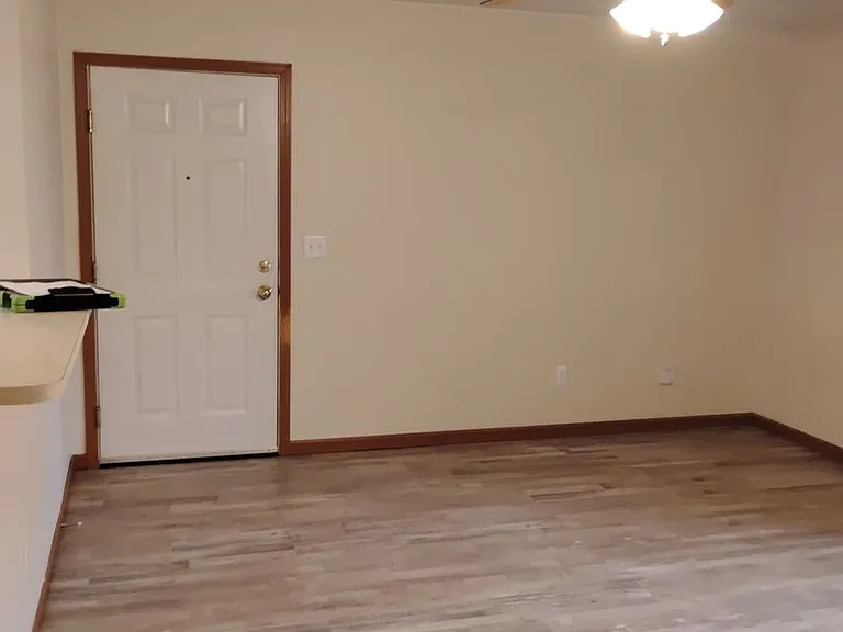 120 Bridgewater Ct — Photo 1