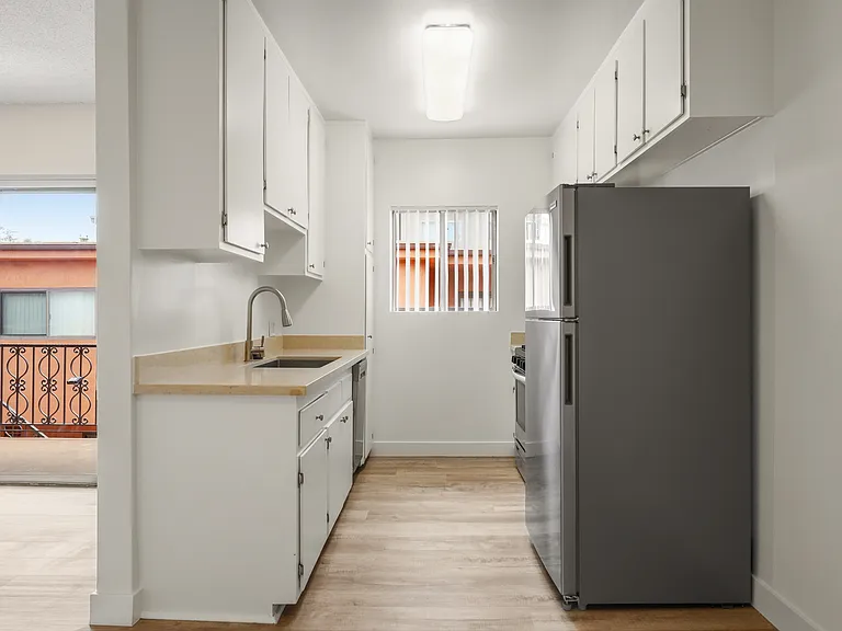 1416 Amherst Ave #6 — Photo 6