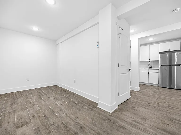 234 Webster Ave #1R — Photo 15