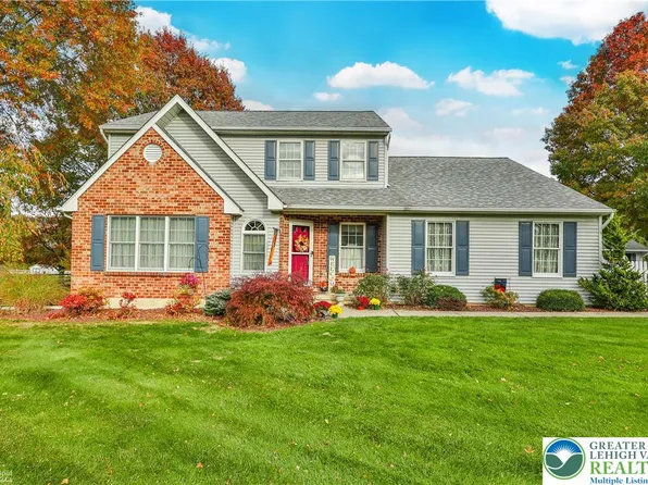6423 Mountain View Dr, Slatington, PA 18080