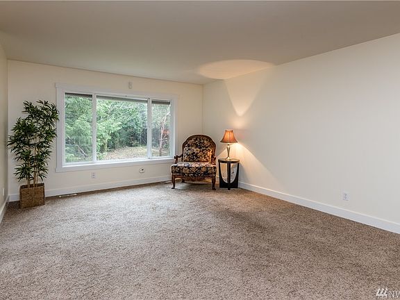 4th image of 8137 NE Husky Ln