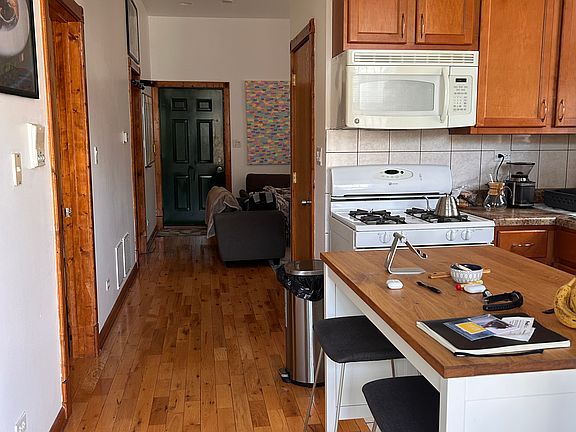 5th image of 2441 W Cortez St APT 1R
