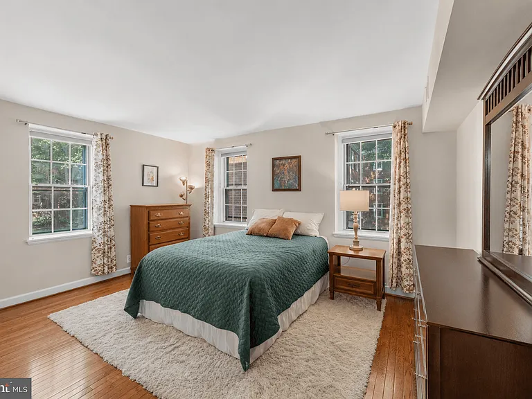 3050 S Buchanan St #B2 — Photo 8