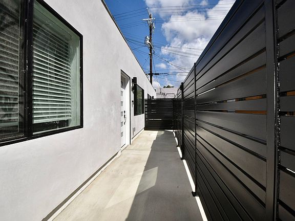 4th image of 1415 S Sierra Bonita Ave #1413-1/2