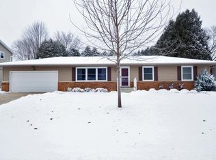 119 Simon Trl, Waunakee, WI 53597