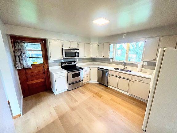 5th image of 107 Pearl Dr