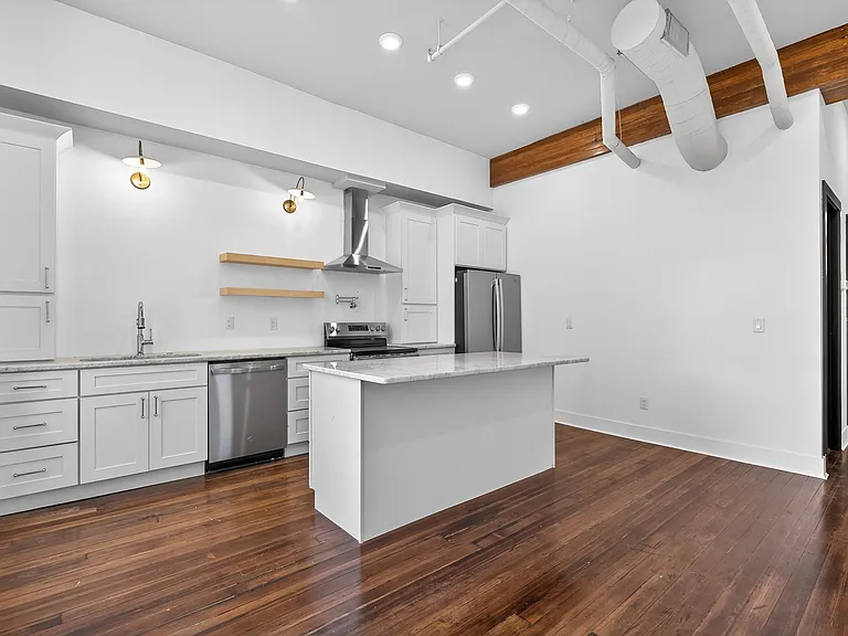 607 Main St #8 — Photo 2
