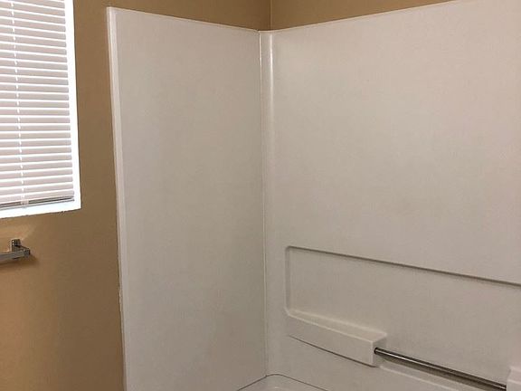 5th image of 4737 Victoria Dr