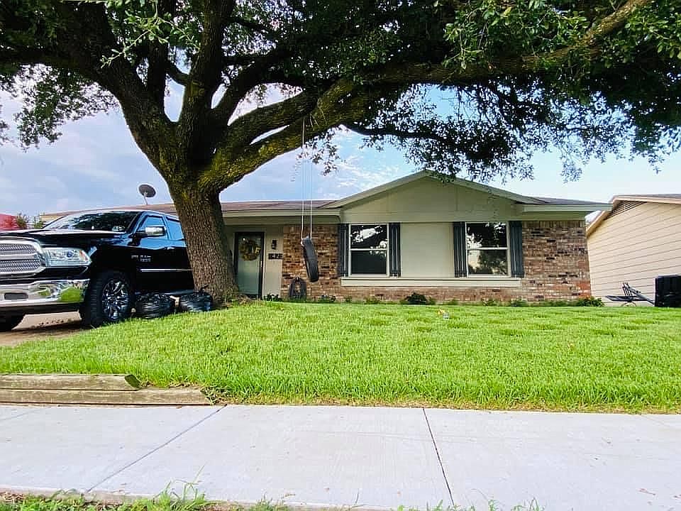 1st image of 425 Southlake Dr