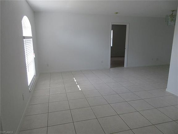 4th image of 209 NE 21st Ave