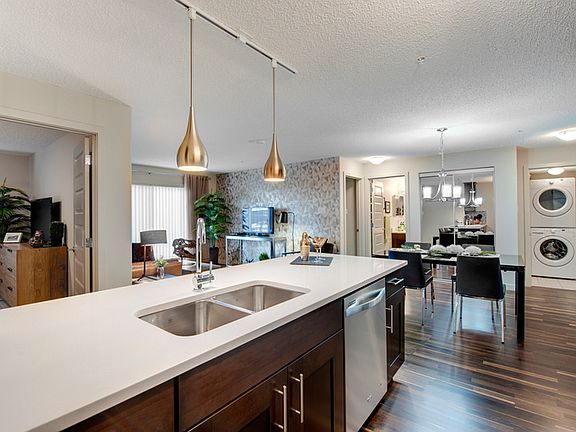 5th image of 4008 Savaryn Dr SW