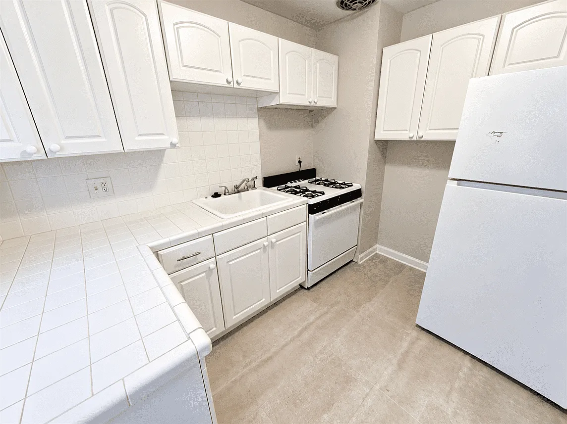 2 bed, 700 sqft, $1,100 — Photo 4