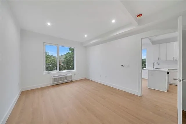 3321 Liberty Ave #207 — Photo 7