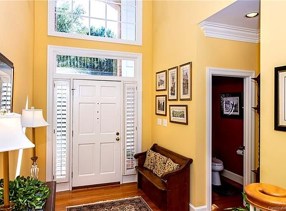 3rd image of 10326 Newberry Park Ln