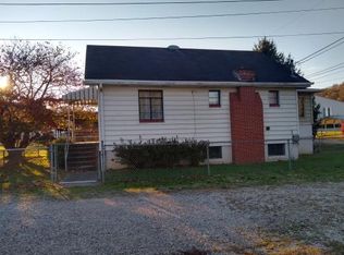 66 3rd Ave, Elkview, WV 25071