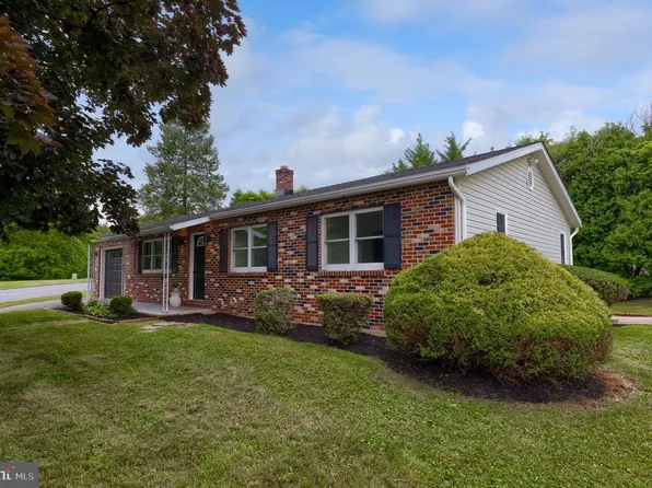 6 Executive Cir, Reading, PA 19606