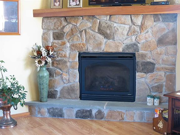 4th image of 15 Mountainview Dr