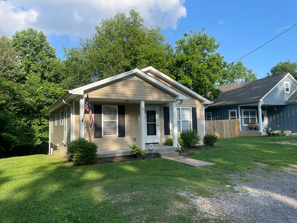 Building Photo - 321 Rossview Rd