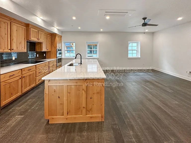 3586 N Adams St — Photo 2