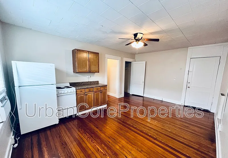 Studio, 1.0 bath, 350 sqft, $1,095 — Photo 3