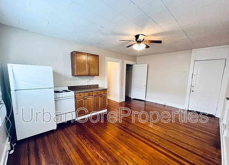 249 4th Ave N #3 — Photo 3