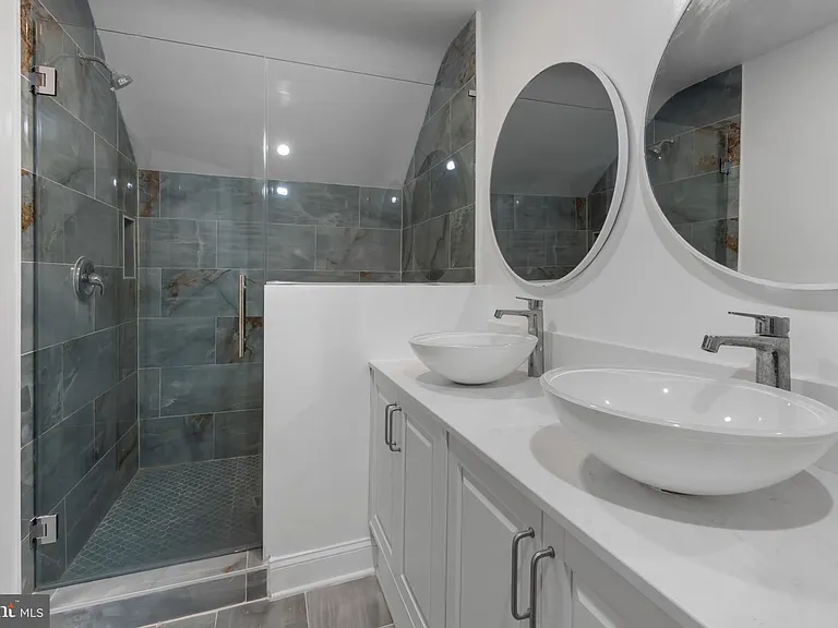 3284 Annandale Rd — Photo 24