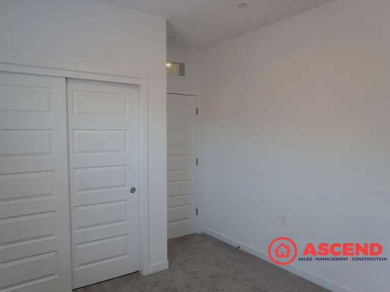 8206 Wandesford Dr — Photo 17