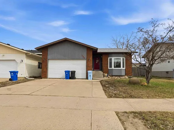208 W Blanchett Rd, Wood Buffalo, AB T9K 2H2