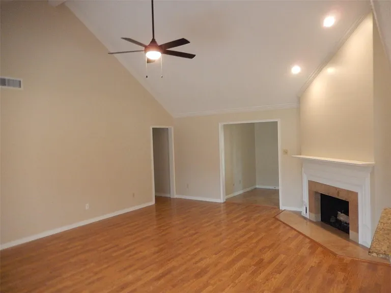 15214 Park Estates Ln — Photo 4