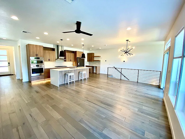 1258 E Echelon Ridge Ln — Photo 9
