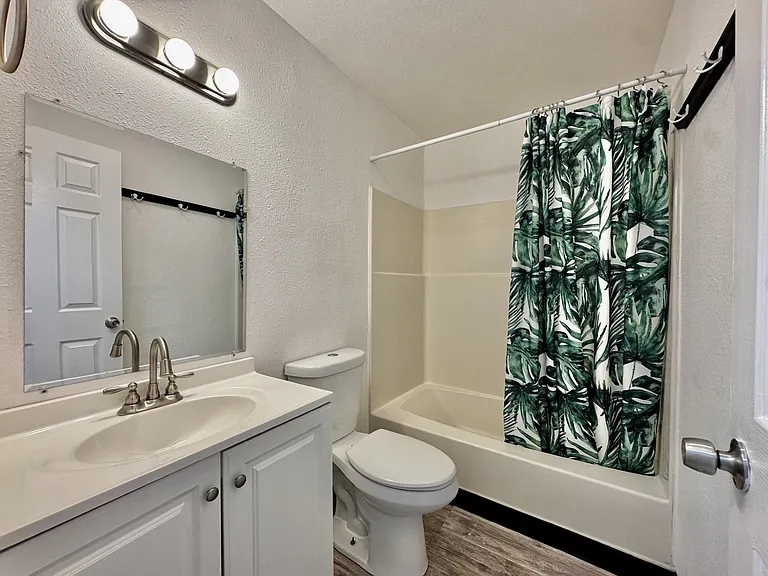 8178 Threadneedle St #B — Photo 16
