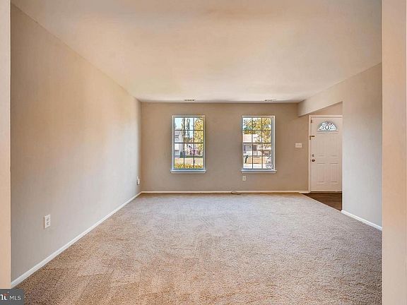 3rd image of 915 Cambridge Ave