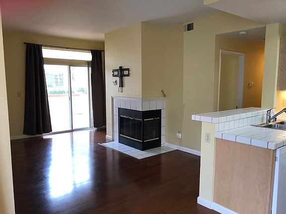 Living room, unfurnished.