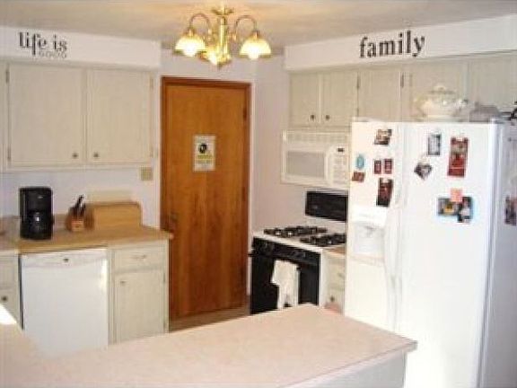 4th image of 30 McLaughlin Dr