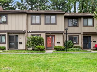 34 Point Of Woods Dr, Albany, NY 12203