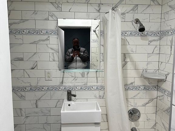 5th image of 318 Broadway Floor 1